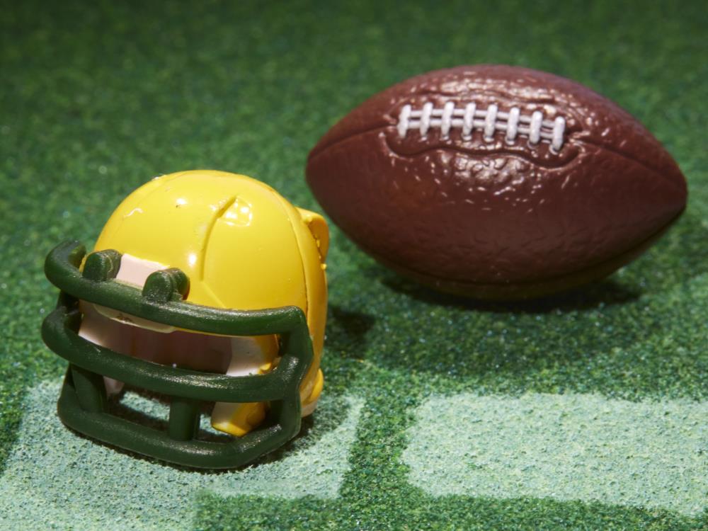 Transformers Collaborative NFL x Transformers Green Bay Packers Tundra Prime Action Figure Gallery Image 6