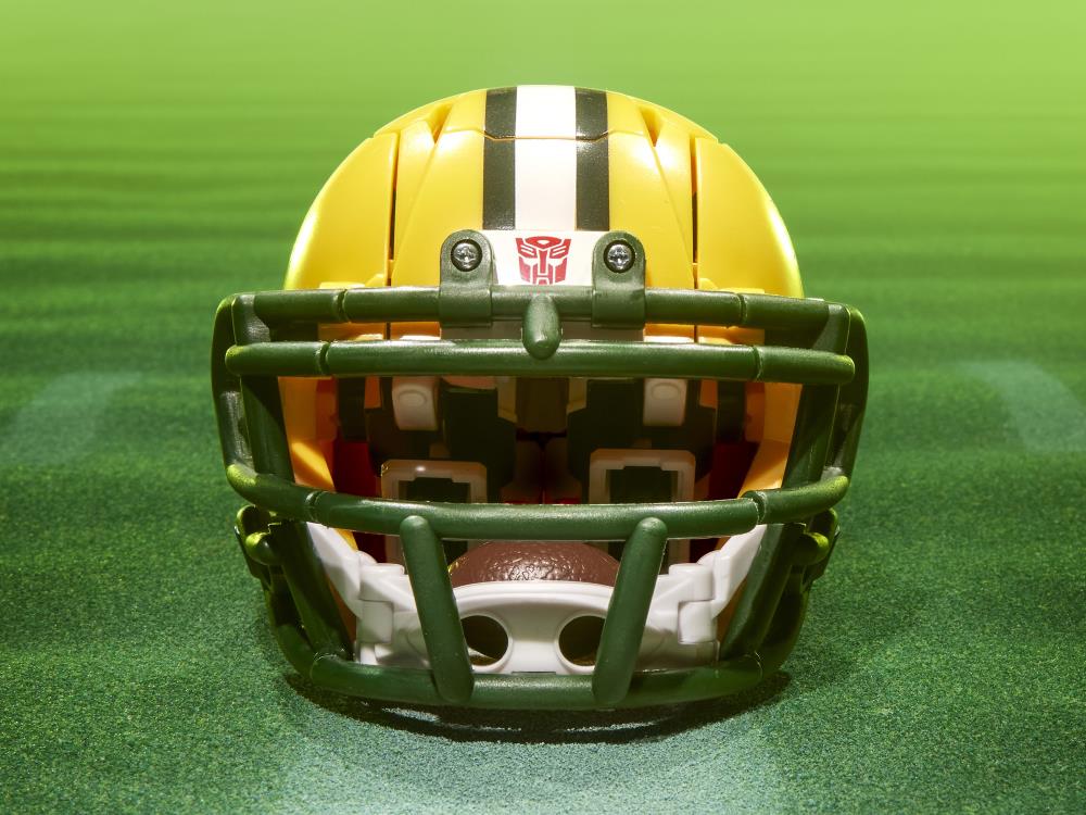 Transformers Collaborative NFL x Transformers Green Bay Packers Tundra Prime Action Figure Gallery Image 7