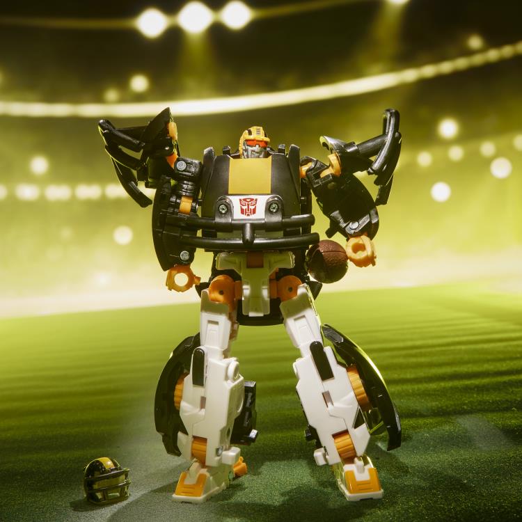 Transformers Collaborative NFL x Transformers Pittsburgh Steelers Steelsmash Action Figure Gallery Image 4