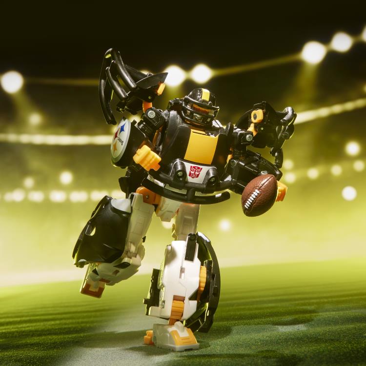 Transformers Collaborative NFL x Transformers Pittsburgh Steelers Steelsmash Action Figure Gallery Image 3