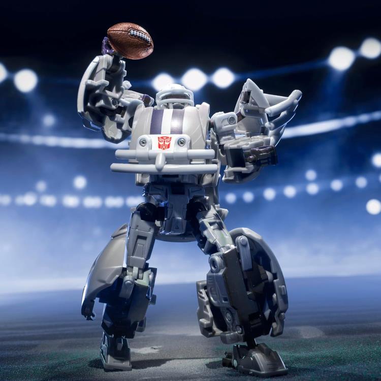 Transformers Collaborative NFL x Transformers Dallas Cowboys Starblitz Action Figure Gallery Image 5