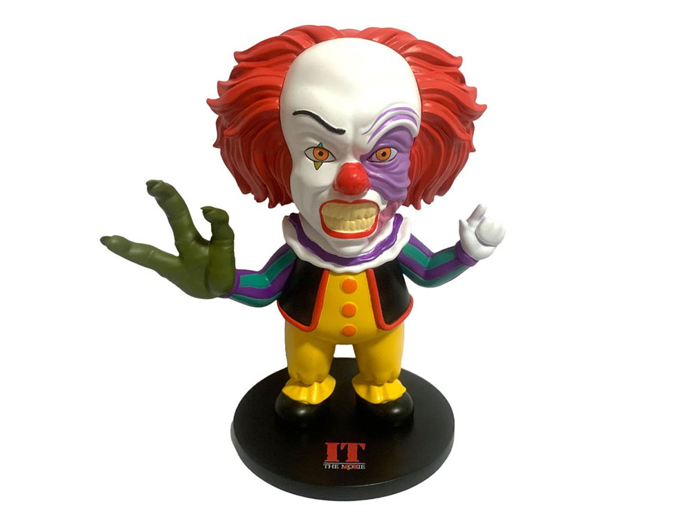 IT Classic Pennywise (1990 Ver.) Vinyl Figure Gallery Image 3