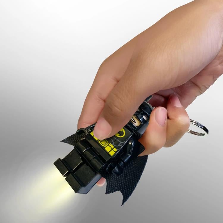DC Super Heroes LEGO Batman Light-Up Keychain Gallery Image 6