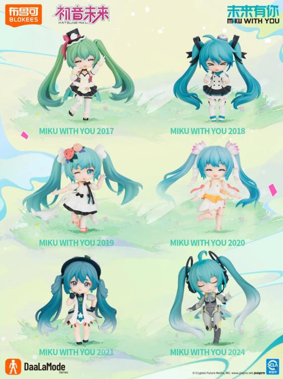 Hatsune Miku DaaLaMode Series Miku With You Box of 6 Random Model Kits
