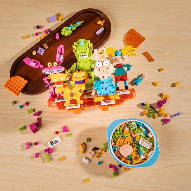 Nickelodeon 90s Icons Brick Building Set Gallery Image 5