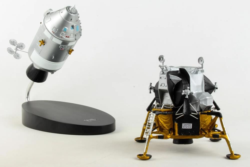 Executive Series Apollo Command Module with LEM 1/48 Scale Replica Gallery Image 12
