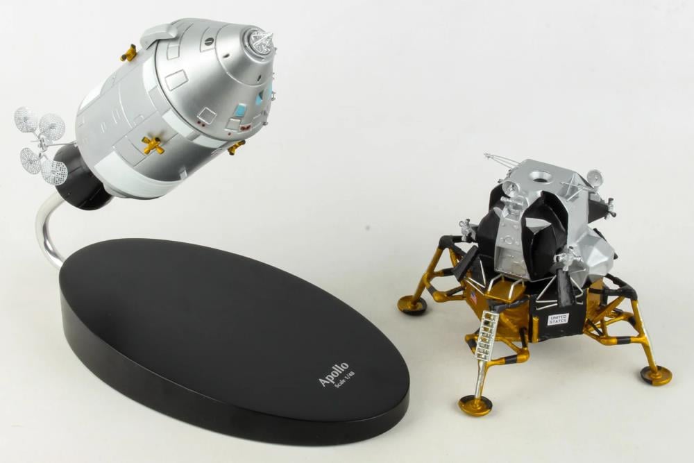 Executive Series Apollo Command Module with LEM 1/48 Scale Replica Gallery Image 9