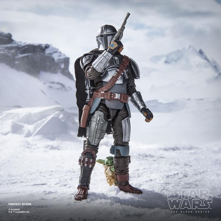 Star Wars: The Black Series The Mandalorian with Grogu (The Mandalorian and Grogu) Deluxe Action Figure Gallery Image 6