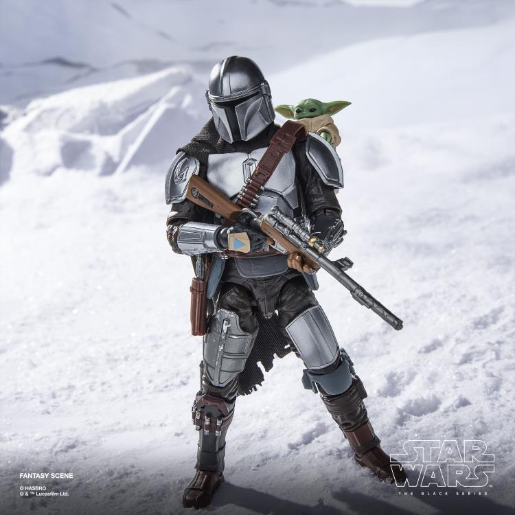 Star Wars: The Black Series The Mandalorian with Grogu (The Mandalorian and Grogu) Deluxe Action Figure Gallery Image 3