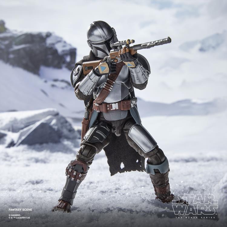 Star Wars: The Black Series The Mandalorian with Grogu (The Mandalorian and Grogu) Deluxe Action Figure Gallery Image 4