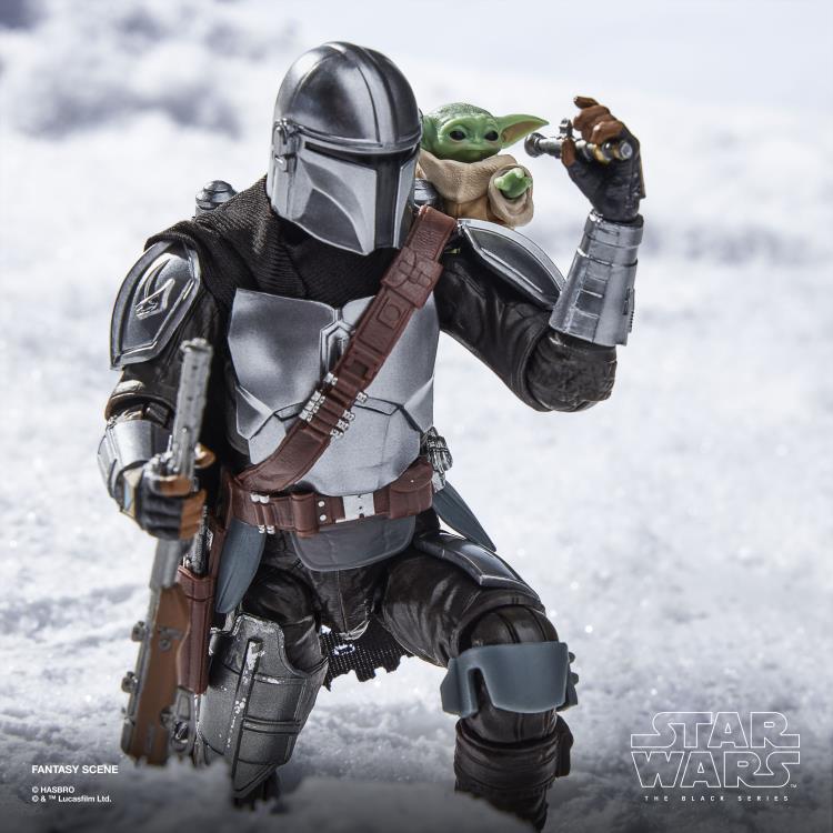 Star Wars: The Black Series The Mandalorian with Grogu (The Mandalorian and Grogu) Deluxe Action Figure Gallery Image 5