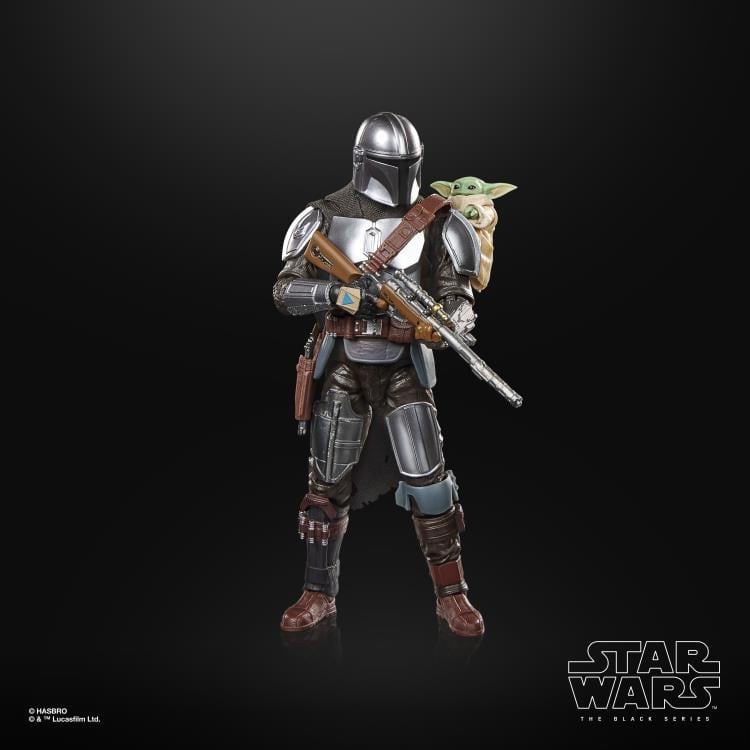 Star Wars: The Black Series The Mandalorian with Grogu (The Mandalorian and Grogu) Deluxe Action Figure Gallery Image 11