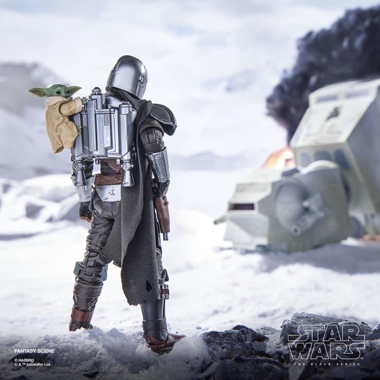 Star Wars: The Black Series The Mandalorian with Grogu (The Mandalorian and Grogu) Deluxe Action Figure Gallery Image 8