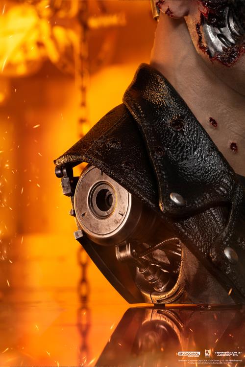 Terminator 2: Judgement Day T-800 Model 101 (Battle Damaged) 1/1 Scale Limited Edition Art Mask Gallery Image 12