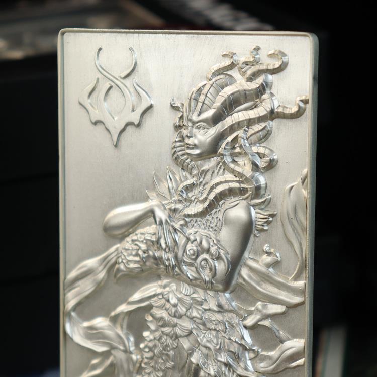 Magic: The Gathering Vraska Limited Edition .999 Silver-Plated Metal Card Gallery Image 5