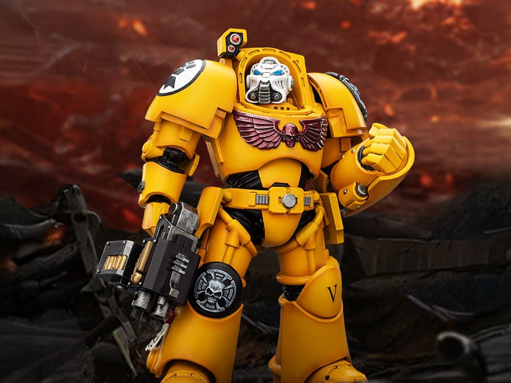Warhammer 40,000 Imperial Fists Terminator (Ver. 2) with Power Fist and Storm Bolter 1/18 Scale Action Figure Gallery Image 1