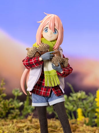 Laid-Back Camp Nadeshiko Kagamihara 1/8 Scale Action Figure Gallery Image 2
