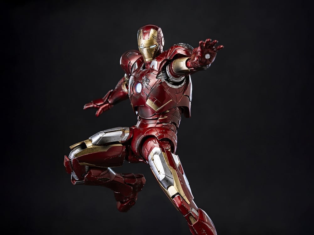 MARVEL IRON MAN Mark 7 1/8スケールフィギュア Marvel: The Infinity Saga DLX Iron Man Mark 7 (Battle Damaged Ver