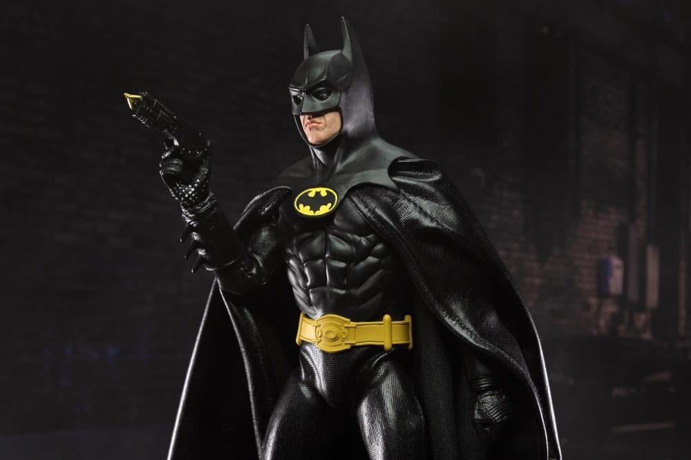 Batman (1989) Batman 8" Clothed Action Figure Gallery Image 8
