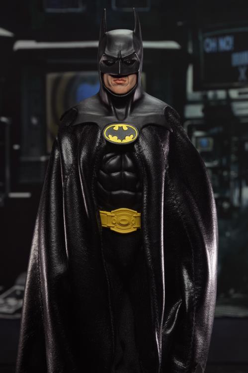Batman (1989) Batman 8" Clothed Action Figure Gallery Image 6