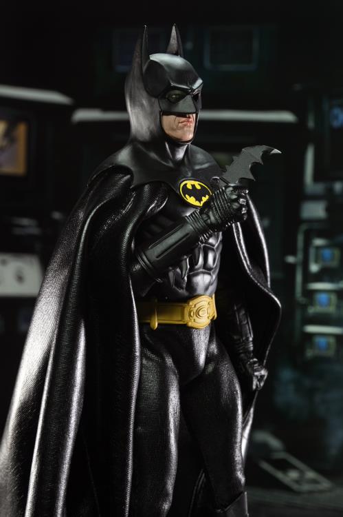 Batman (1989) Batman 8" Clothed Action Figure Gallery Image 7