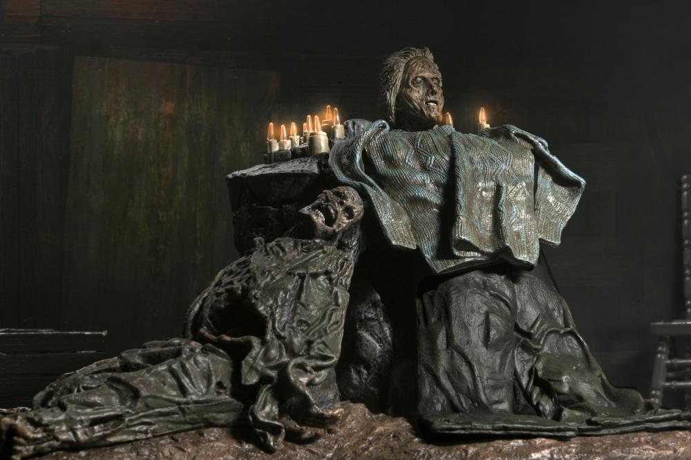 Friday the 13th: The Game Pamela Shrine Diorama Gallery Image 6