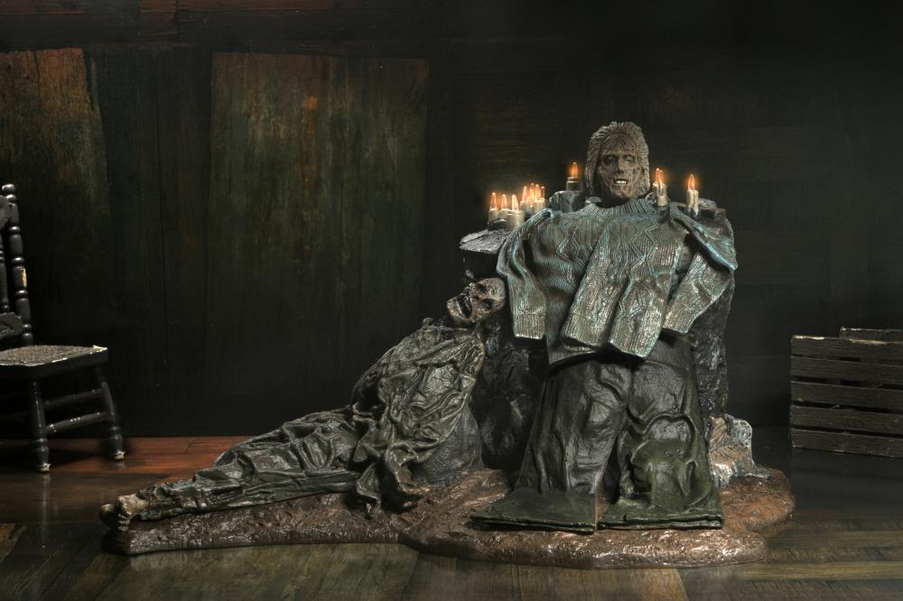 Friday the 13th: The Game Pamela Shrine Diorama Gallery Image 4