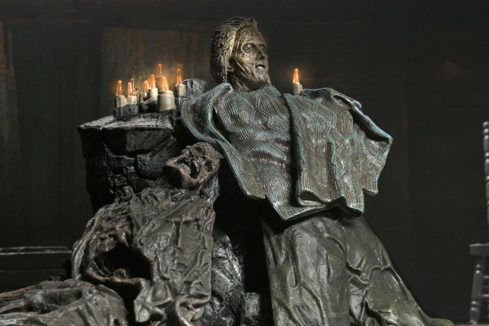 Friday the 13th: The Game Pamela Shrine Diorama Gallery Image 8