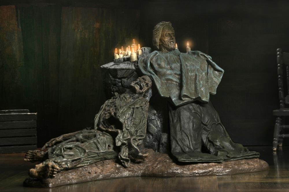 Friday the 13th: The Game Pamela Shrine Diorama Gallery Image 3