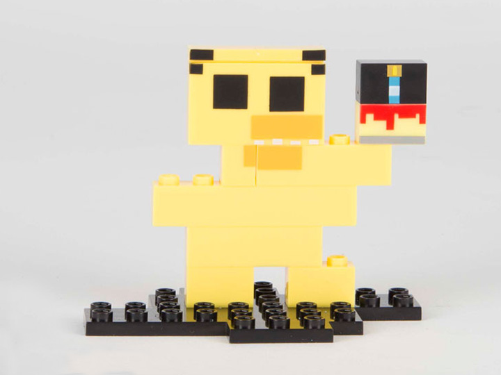 Five Nights At Freddy's 8-Bit Buildable Figure - Chica #12043 Gallery Image 1