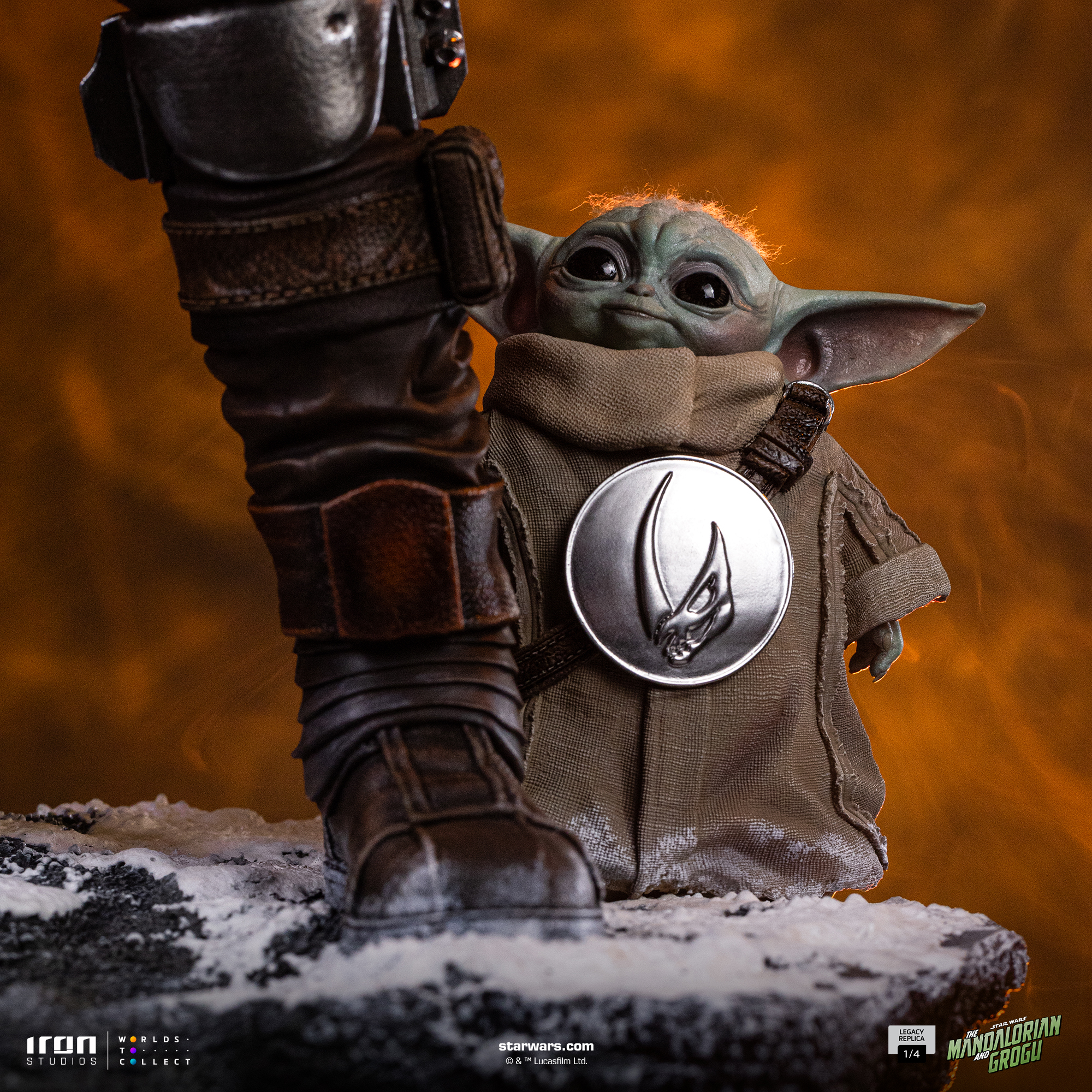 Star Wars: The Mandalorian & Grogu Legacy Replica The Mandalorian and Grogu 1/4 Scale Limited Edition Statue Gallery Image 9