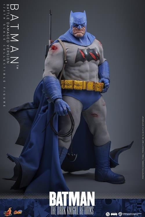 Batman: The Dark Knight Returns CMS031 Batman (Battle Damaged Version) 1/6th Scale Collectible Figure Gallery Image 3