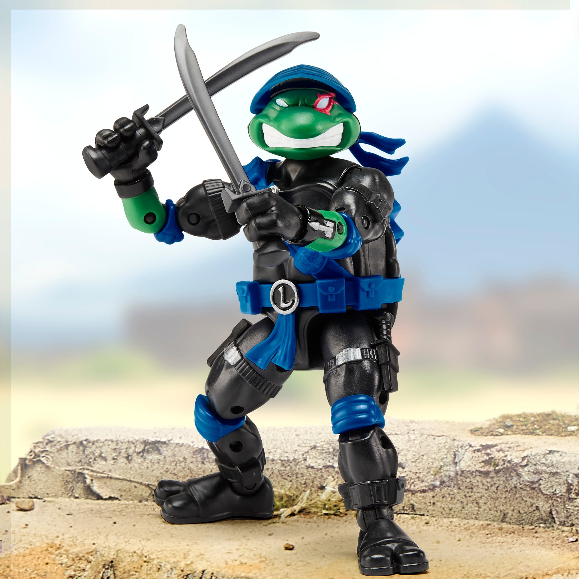 Teenage Mutant Ninja Turtles x G.I. Joe Leonardo as Snake Eyes Action Figure Gallery Image 4