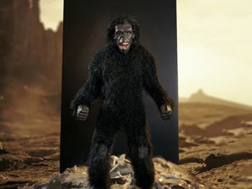 2001: A Space Odyssey Moonwatcher & Monolith 1/6 Scale Diorama Set
