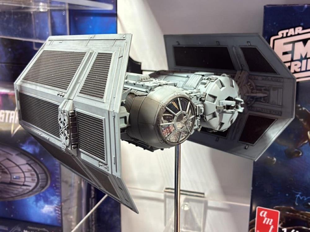 Star Wars: The Empire Strikes Back TIE Bomber 1/48 Scale Model Kit Gallery Image 4
