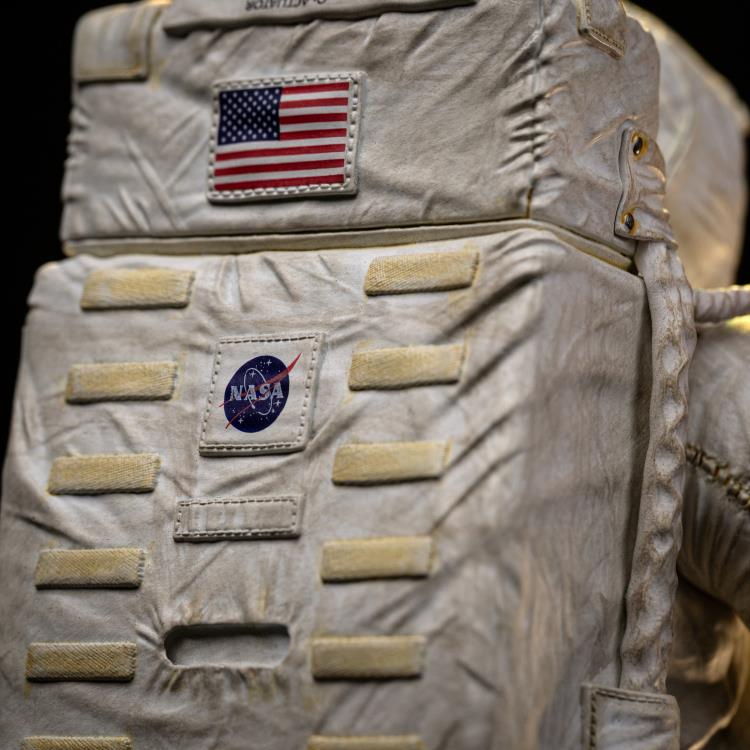 NASA Apollo 11 Astronaut 1/4 Scale Legacy Replica Statue Gallery Image 11