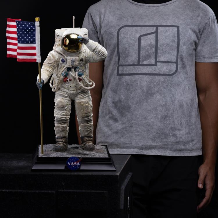 NASA Apollo 11 Astronaut 1/4 Scale Legacy Replica Statue Gallery Image 14