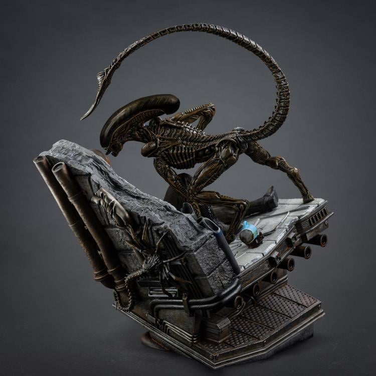 Alien 3 Ellen Ripley and Dog Alien 1/10 Art Scale Statue Gallery Image 4