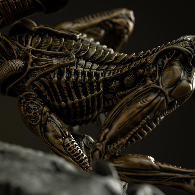Alien 3 Ellen Ripley and Dog Alien 1/10 Art Scale Statue Gallery Image 12