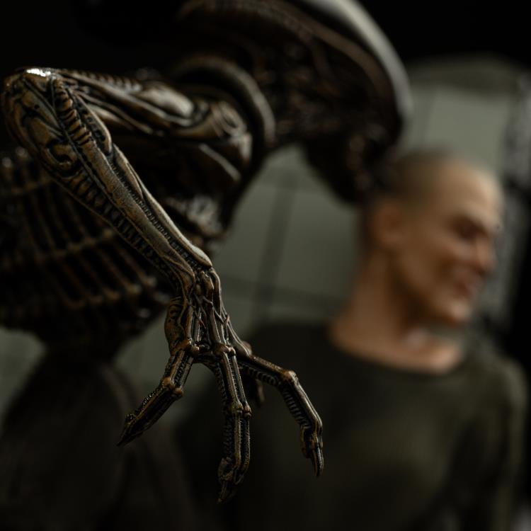 Alien 3 Ellen Ripley and Dog Alien 1/10 Art Scale Statue Gallery Image 10