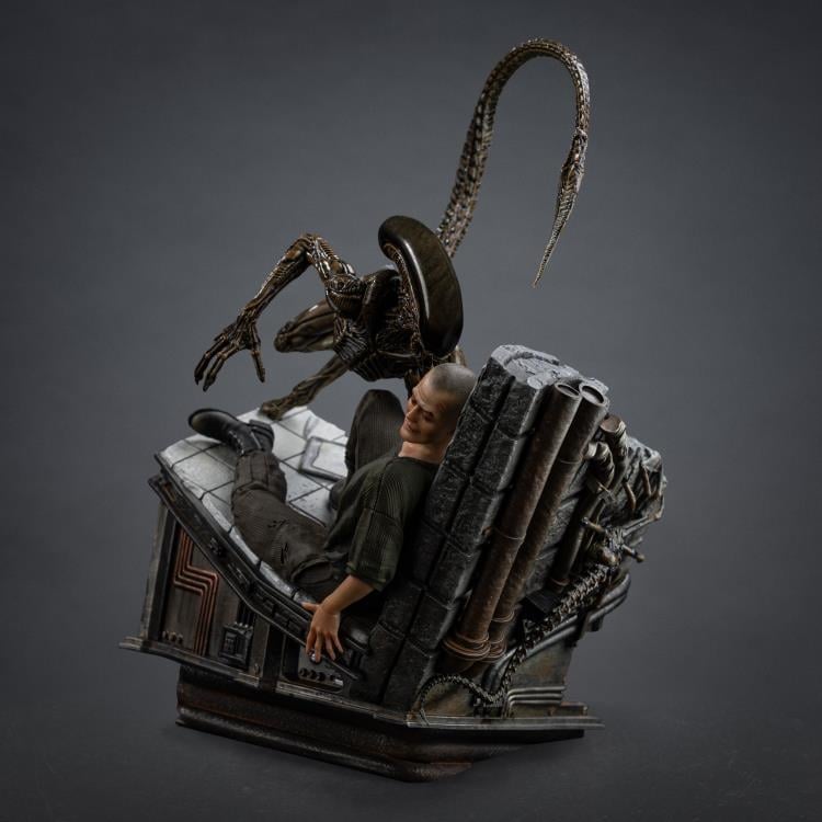 Alien 3 Ellen Ripley and Dog Alien 1/10 Art Scale Statue Gallery Image 6