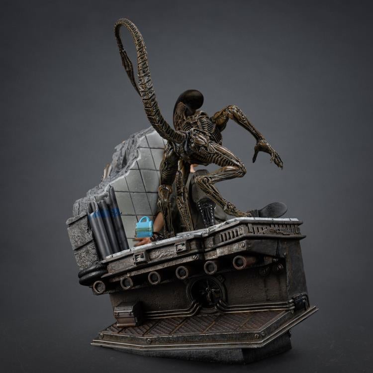 Alien 3 Ellen Ripley and Dog Alien 1/10 Art Scale Statue Gallery Image 5