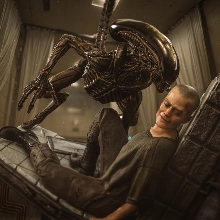 Alien 3 Ellen Ripley and Dog Alien 1/10 Art Scale Statue Gallery Image 8