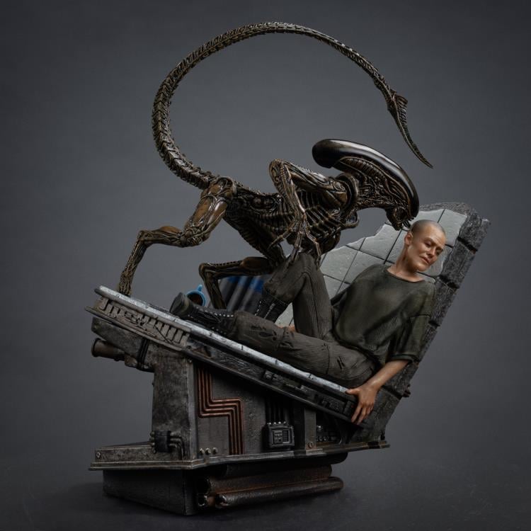Alien 3 Ellen Ripley and Dog Alien 1/10 Art Scale Statue Gallery Image 3