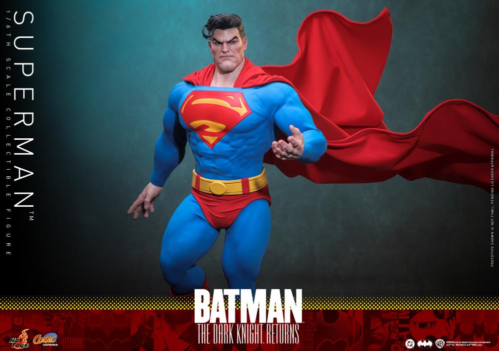 Batman: The Dark Knight Returns CMS032 Superman 1/6th Scale Collectible Figure Gallery Image 3