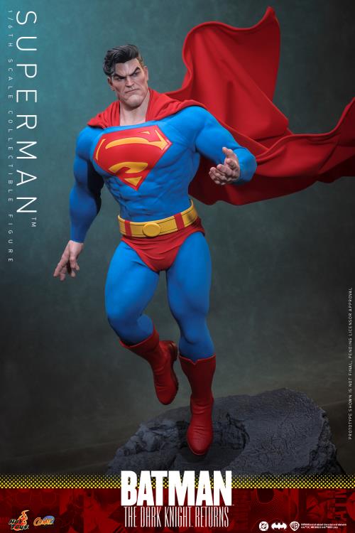 Batman: The Dark Knight Returns CMS032 Superman 1/6th Scale Collectible Figure Gallery Image 11