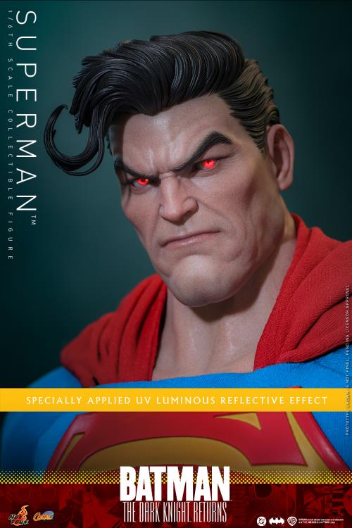 Batman: The Dark Knight Returns CMS032 Superman 1/6th Scale Collectible Figure Gallery Image 18