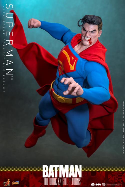 Batman: The Dark Knight Returns CMS032 Superman 1/6th Scale Collectible Figure Gallery Image 9