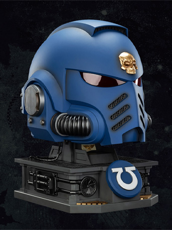 Warhammer 40,000 Ultramarines Captain Mk X 1/1 Scale Helmet Replica with Display Stand Gallery Image 2