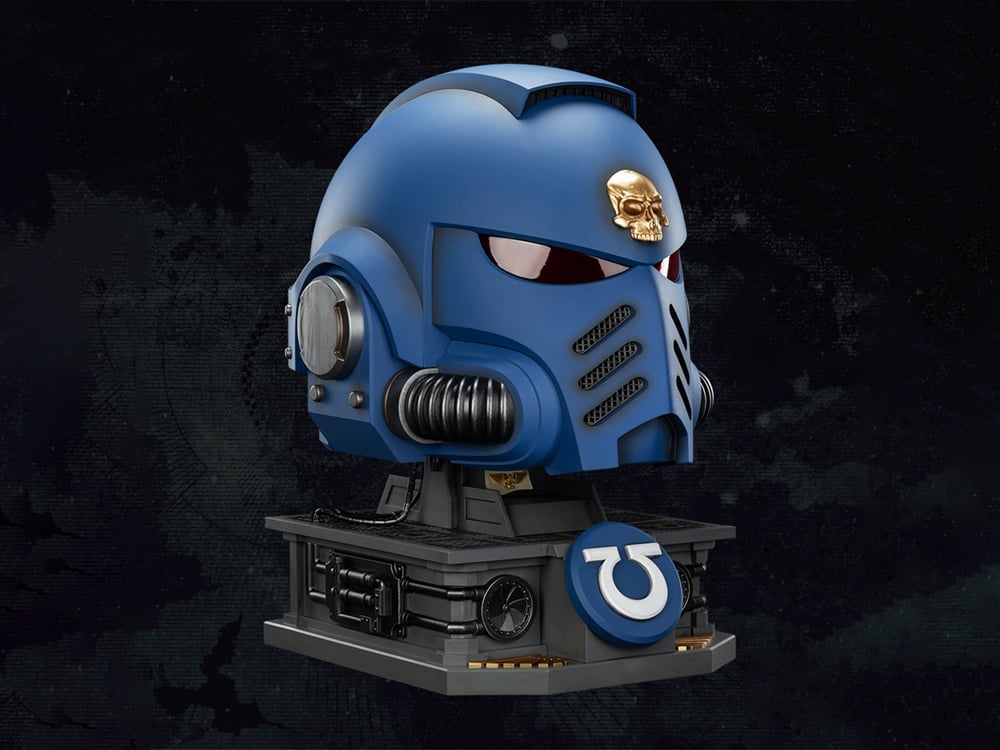 Warhammer 40,000 Ultramarines Captain Mk X 1/1 Scale Helmet Replica with Display Stand Gallery Image 1